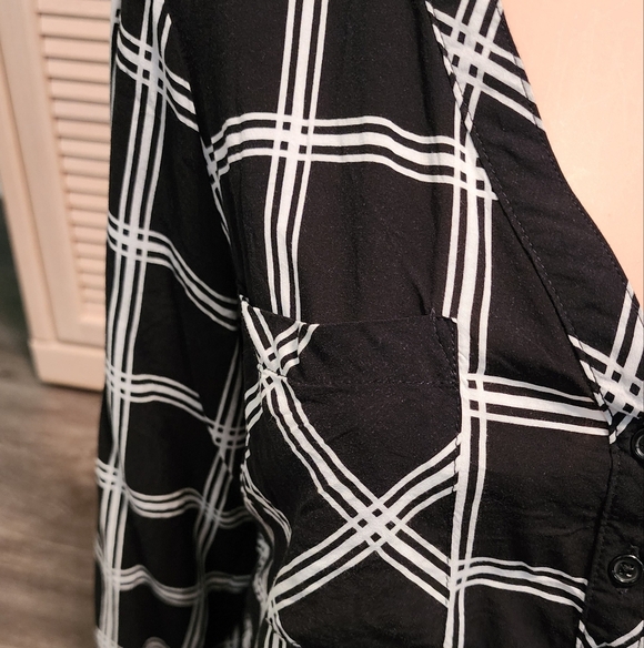 Old Navy blouse - Picture 2 of 9